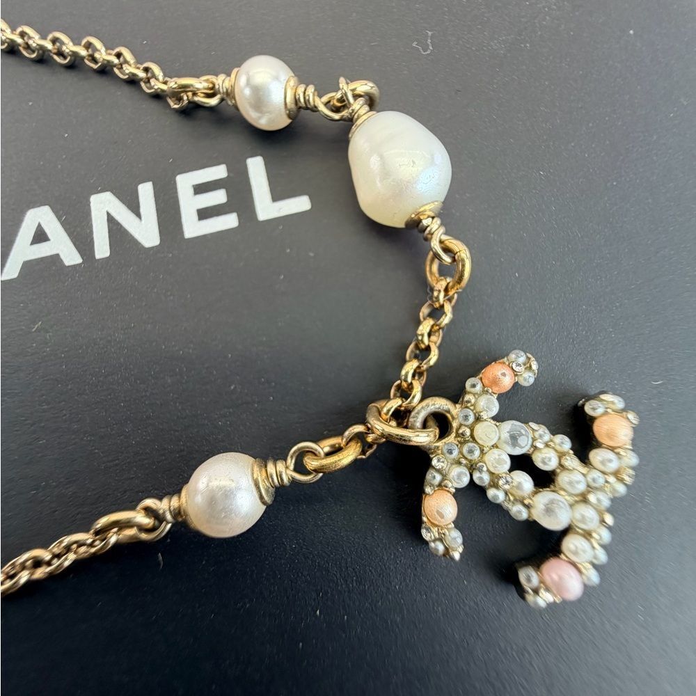 CHANEL Pearl & Crystal Gold Tone Bracelet C20 K - Picture 9 of 13
